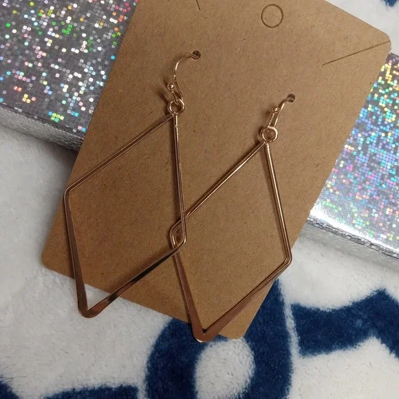 5 for $10 Gold Tone Like New Triangle Dangle Earrings - Picture 3 of 5